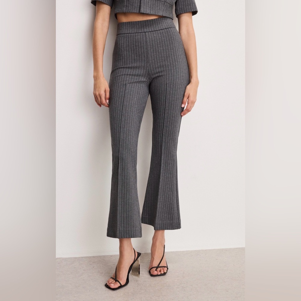 Good American grey pinstripe capri pants